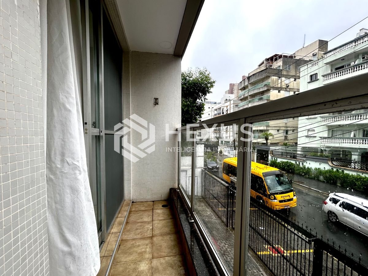 Foto 2 de Apartamento com varanda na Praia da Enseada, Guaruja