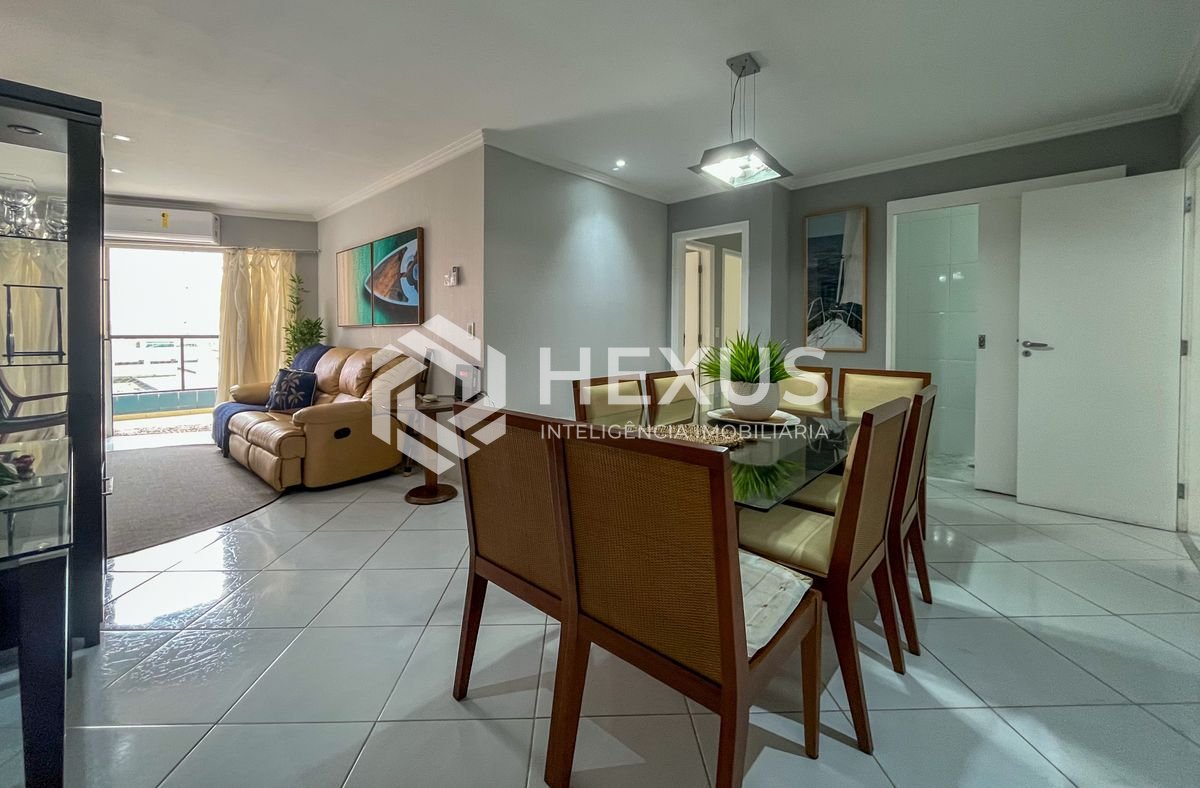 Foto 3 de Apartamento com varanda e lazer a 80m da Praia das Pitangueiras, Guaruja