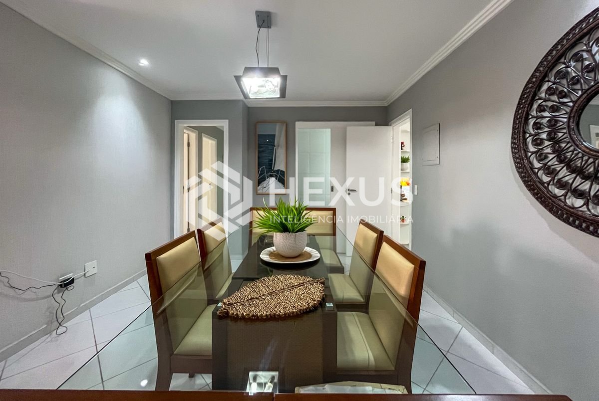 Foto 4 de Apartamento com varanda e lazer a 80m da Praia das Pitangueiras, Guaruja