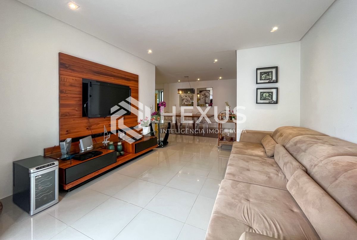 Foto 2 de Apartamento com varanda e lazer na Praia das Pitangueiras, Guaruja