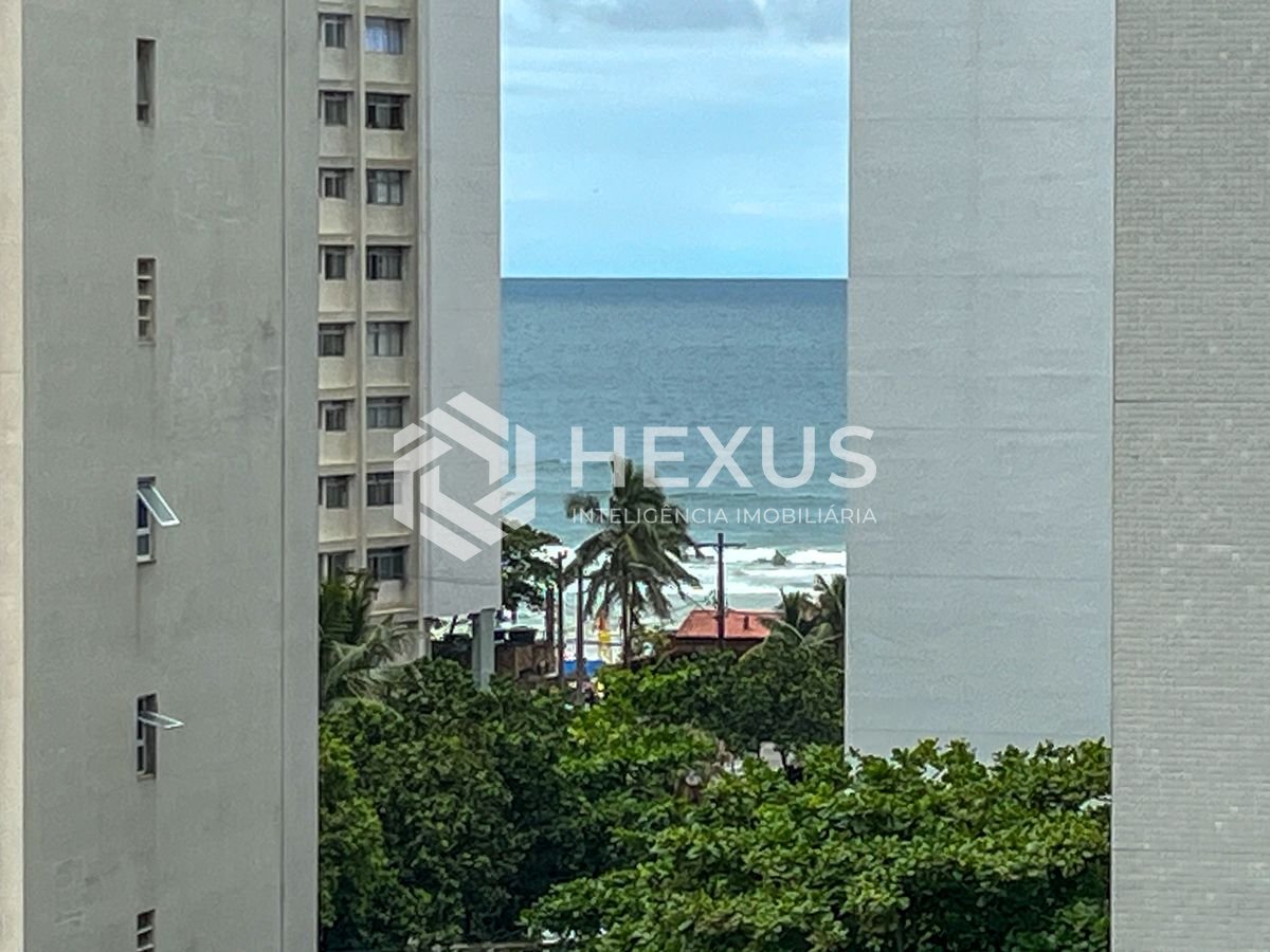 Foto 5 de Apartamento com varanda e lazer na Praia das Pitangueiras, Guaruja
