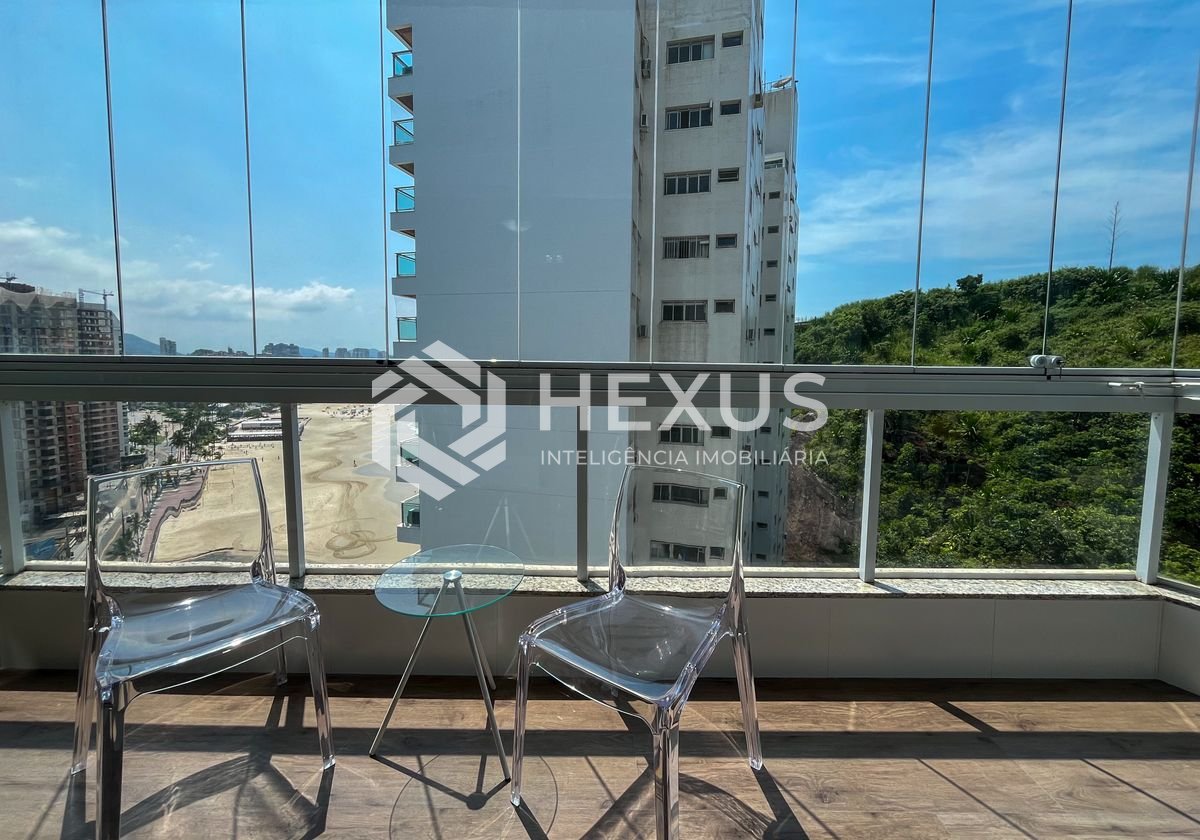 Foto 3 de Apartamento com varanda vista mar na beira mar da Praia das Pitangueiras, Guaruja