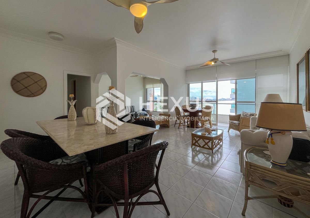 Foto 2 de Apartamento com varanda vista mar na beira mar da Praia das Pitangueiras, Guaruja