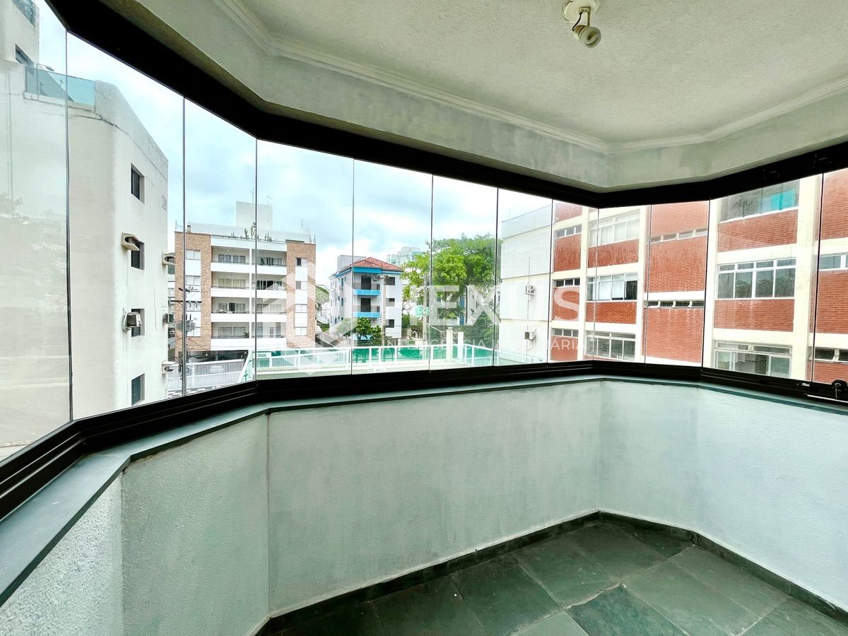 Foto 5 de Apartamento com varanda e lazer na Praia do Tombo, Guaruja