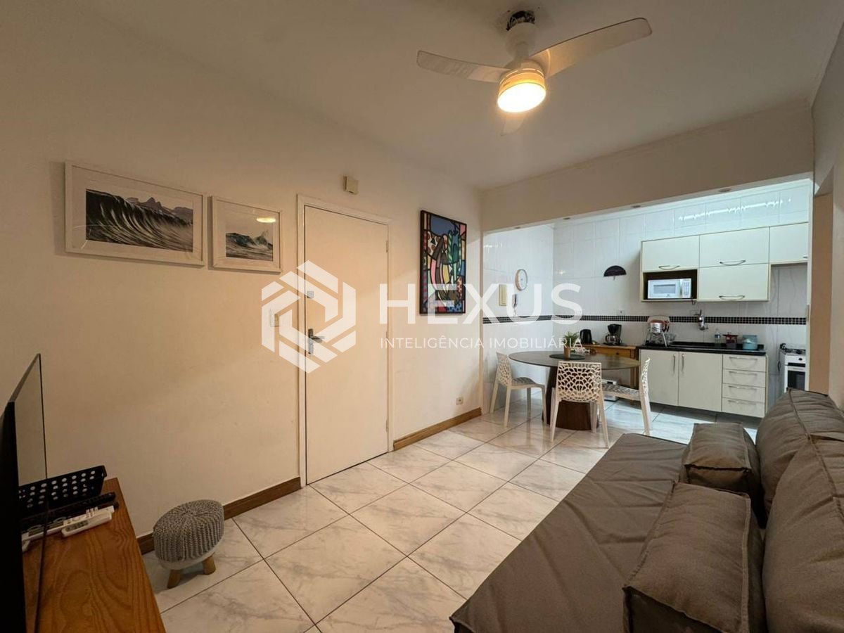 Foto 3 de Apartamento reformado com lazer na beira mar da Praia do Tombo, Guaruja