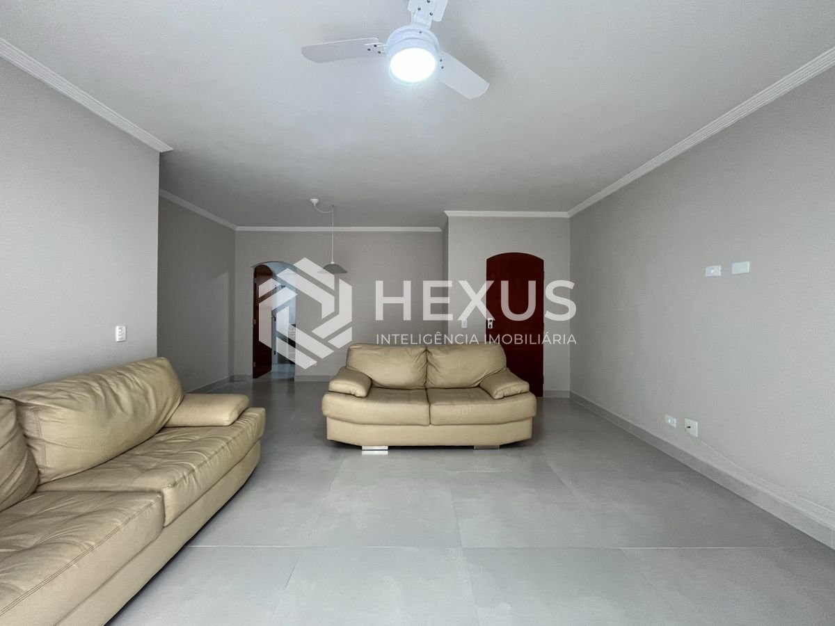Foto 3 de Apartamento com varanda e lazer na Praia das Pitangueiras, Guaruja