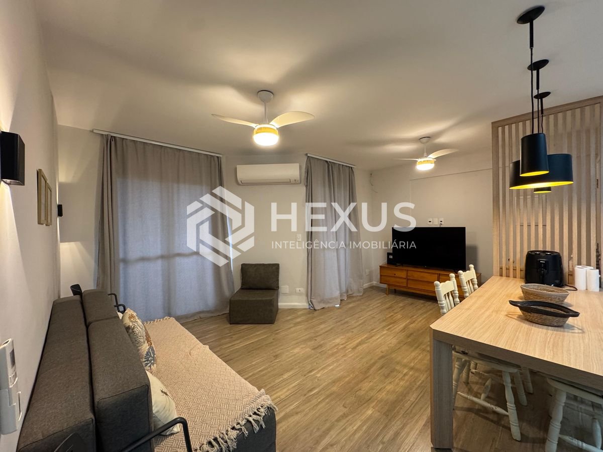 Foto 3 de Apartamento com varanda e lazer a 2 quadras da Praia do Tombo, Guarujá