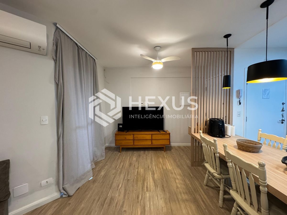 Foto 5 de Apartamento com varanda e lazer a 2 quadras da Praia do Tombo, Guarujá