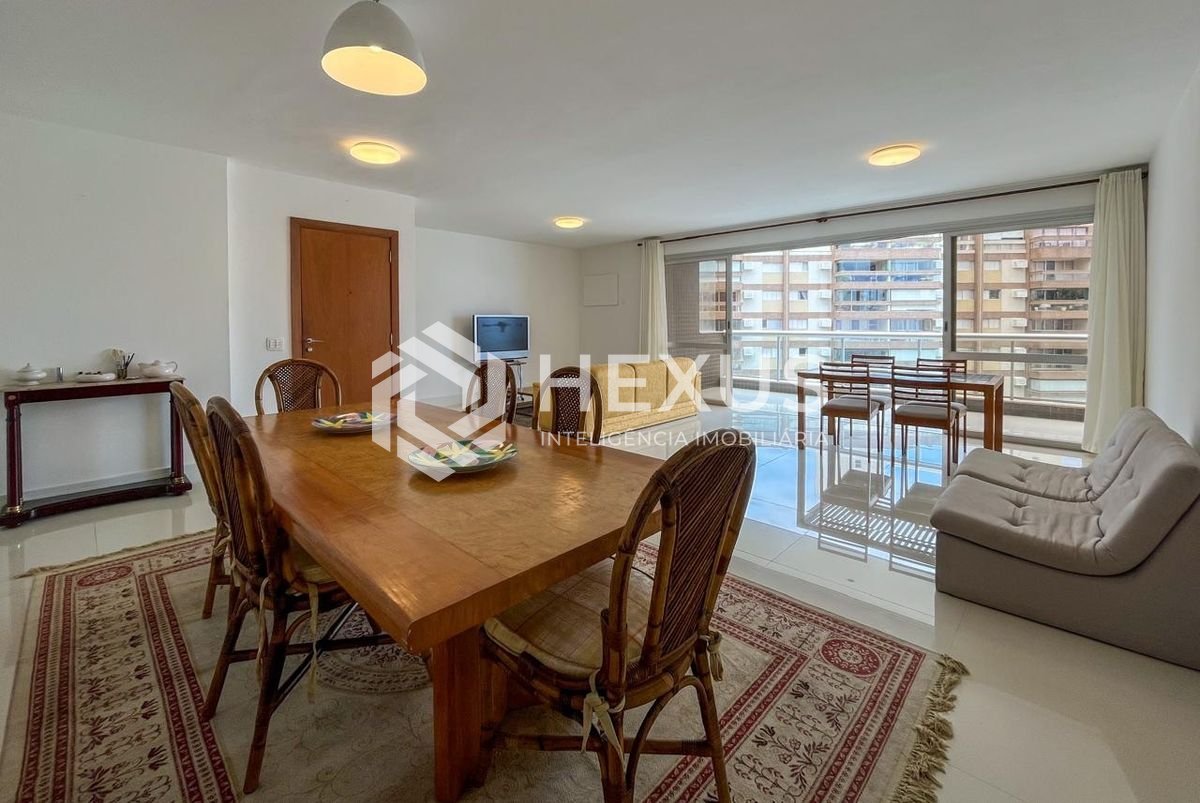 Foto 4 de Apartamento frente mar com varanda vista mar e lazer na Praia das Pitanagueiras, Guaruja