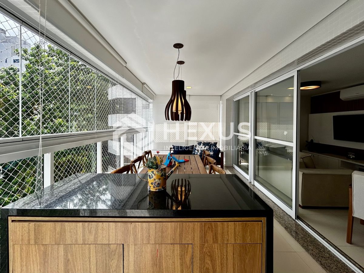 Foto 2 de Apartamento reformado com varanda gourmet e lazer na Praia das Pitangueiras, Guaruja