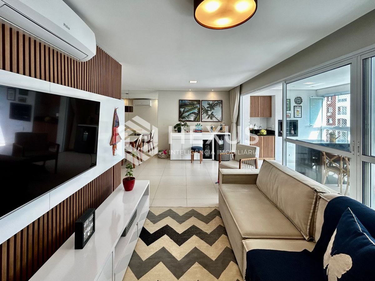 Foto 4 de Apartamento reformado com varanda gourmet e lazer na Praia das Pitangueiras, Guaruja
