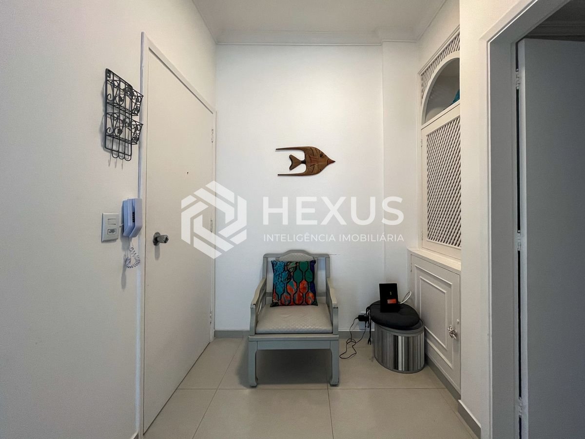 Foto 5 de Apartamento frente mar com varanda na Praia das Pitangueiras, Guaruja