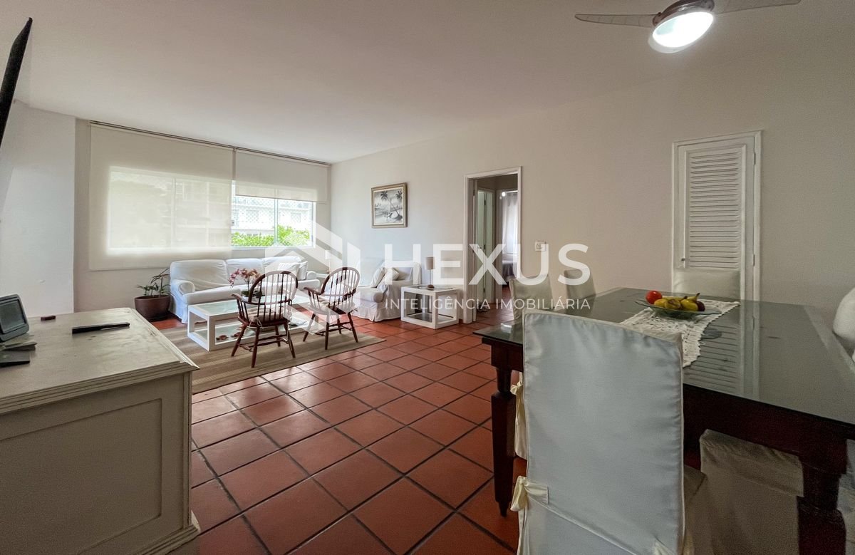 Foto 4 de Apartamento frente mar com varanda na Praia das Pitangueiras, Guaruja