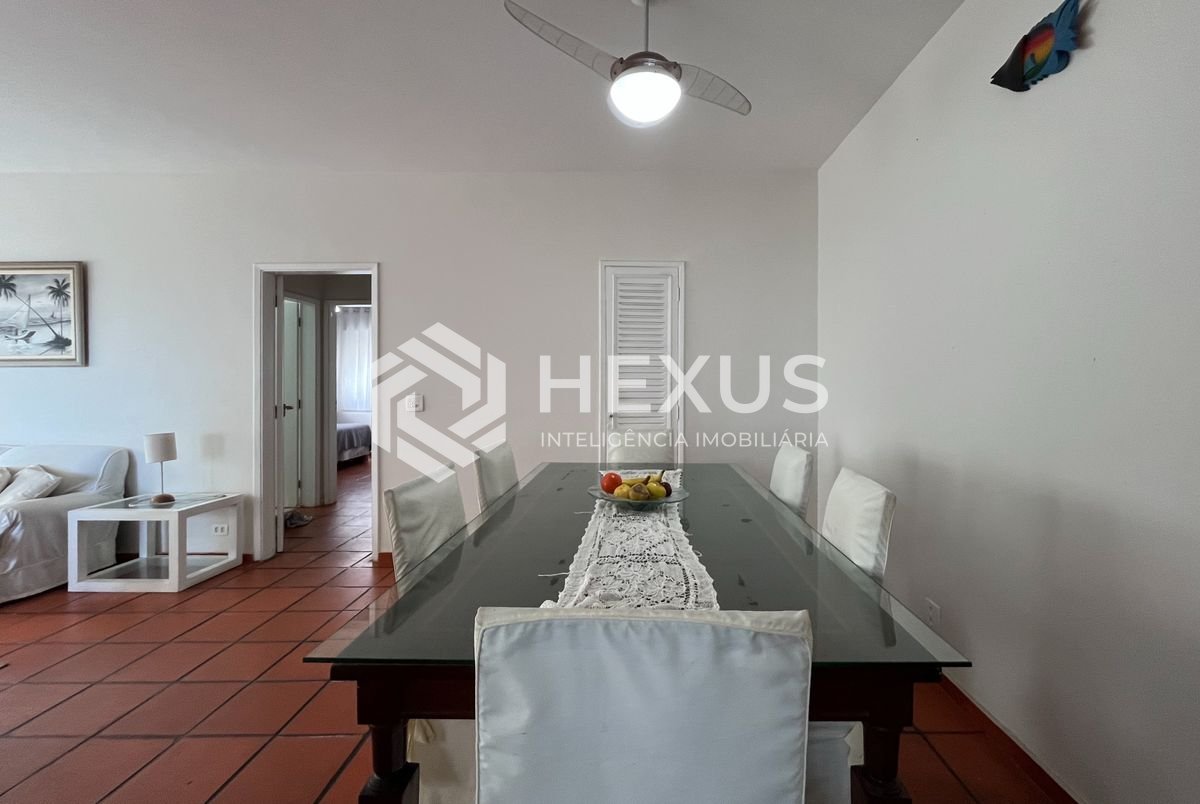 Foto 5 de Apartamento frente mar com varanda na Praia das Pitangueiras, Guaruja