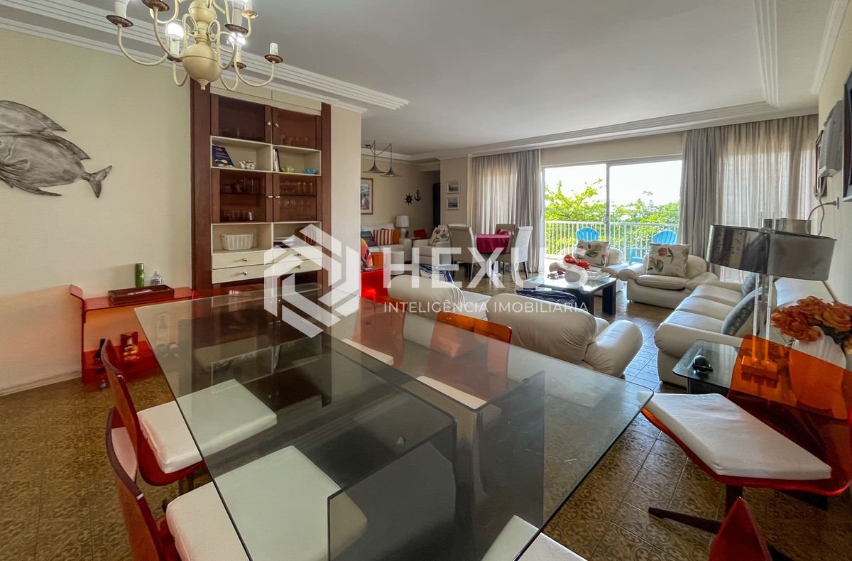 Foto 3 de Apartamento frente mar com varanda na Praia das Pitangueiras, Guaruja