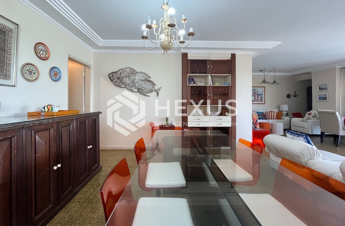 Foto 4 de Apartamento frente mar com varanda na Praia das Pitangueiras, Guaruja
