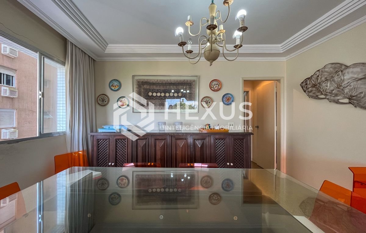 Foto 5 de Apartamento frente mar com varanda na Praia das Pitangueiras, Guaruja