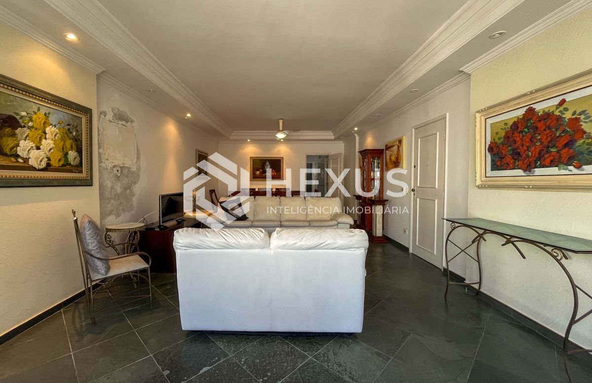 Foto 3 de Apartamento com varanda e lazer na beira mar da Praia das Pitangueiras, Guaruja
