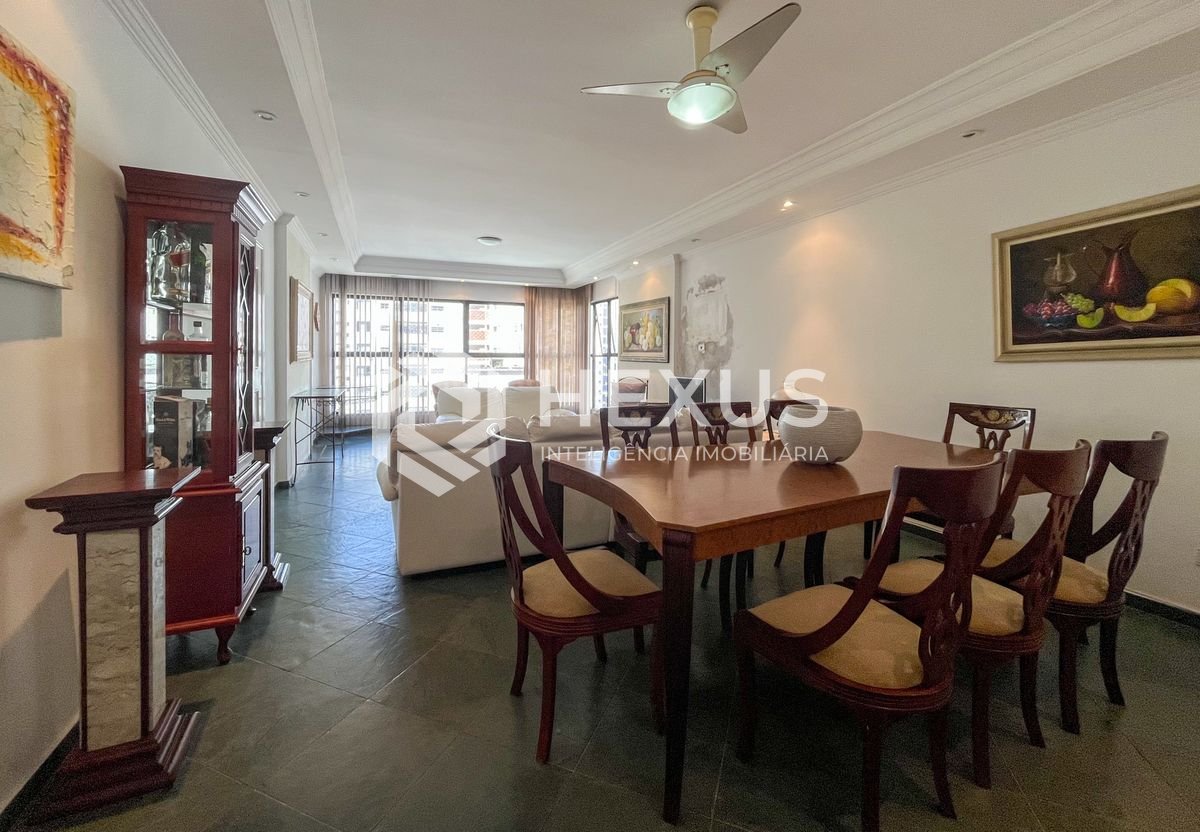 Foto 4 de Apartamento com varanda e lazer na beira mar da Praia das Pitangueiras, Guaruja