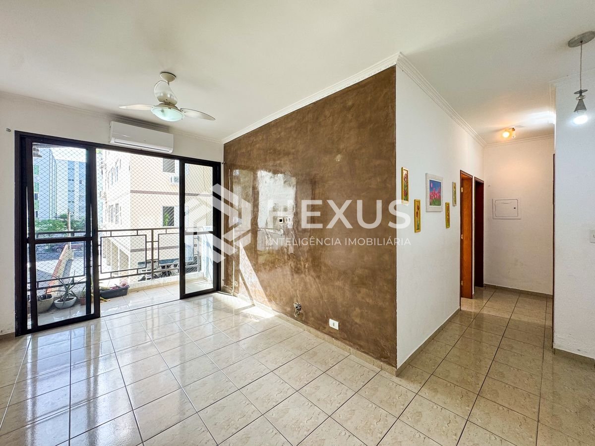 Foto 3 de Apartamento com varanda e despesas baixas na Praia das Asturias, Guaruja