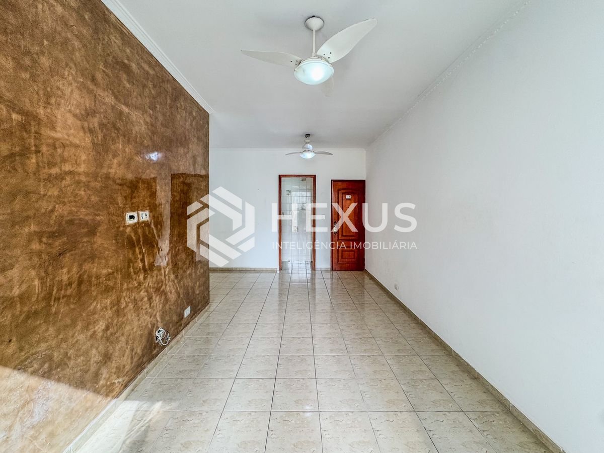 Foto 4 de Apartamento com varanda e despesas baixas na Praia das Asturias, Guaruja