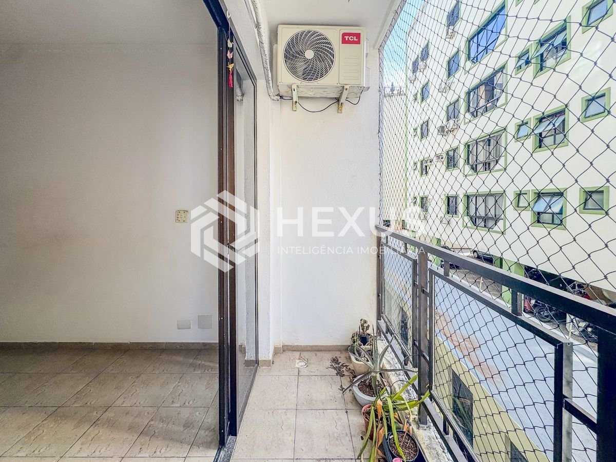 Foto 5 de Apartamento com varanda e despesas baixas na Praia das Asturias, Guaruja