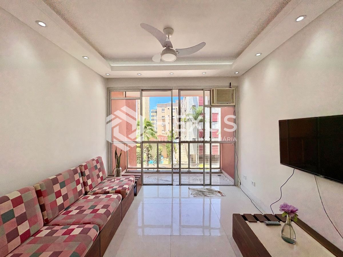 Foto 2 de Apartamento reformado com varanda na Praia da Enseada, Guaruja
