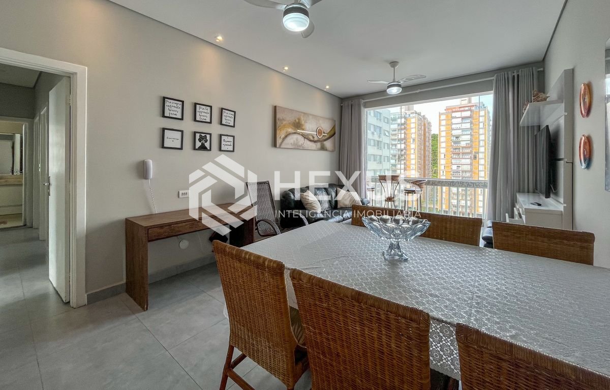 Foto 4 de Apartamento reformado com varanda vista mar na beira mar da Praia das Pitangueiras, Guaruja
