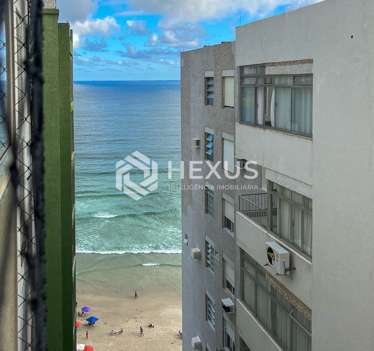 Foto 5 de Apartamento com vista mar na beira mar da Praia das Pitangueiras, Guaruja