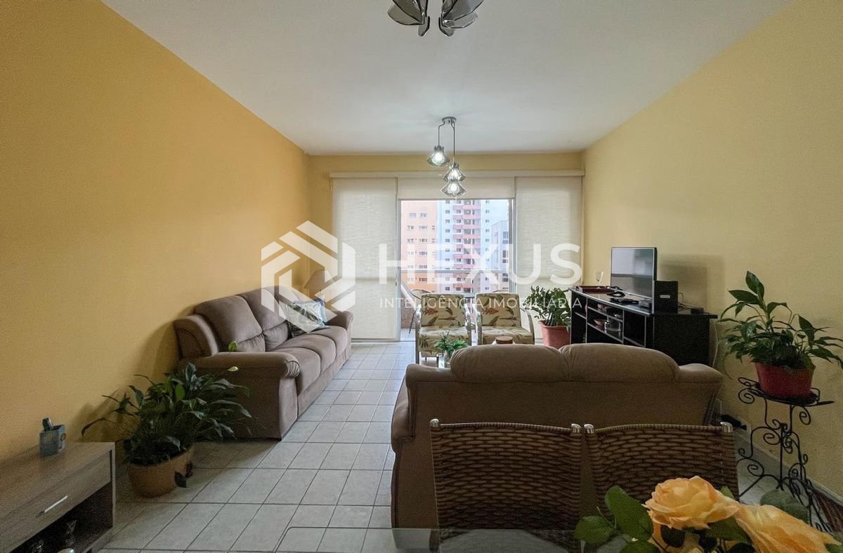 Foto 5 de Apartamento com varanda na quadra-mar da Praia das Pitangueiras, Guaruja
