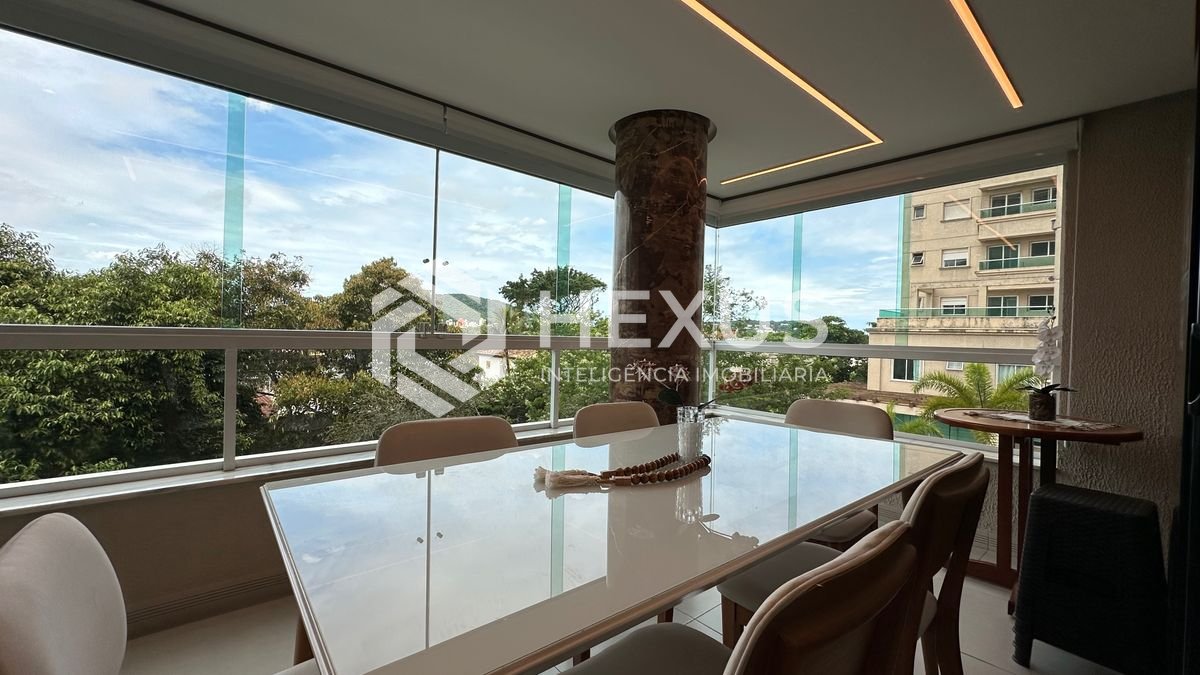 Foto 2 de Apartamento com varanda gourmet reformado na Praia da Enseada, Guaruja