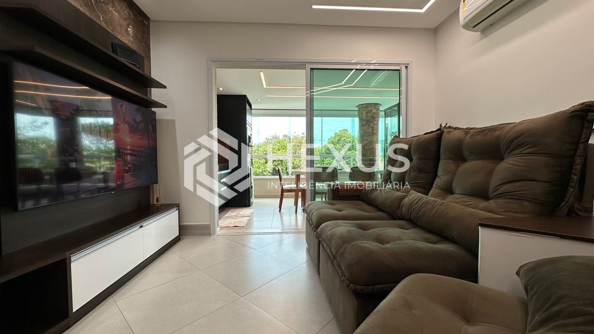Foto 3 de Apartamento com varanda gourmet reformado na Praia da Enseada, Guaruja