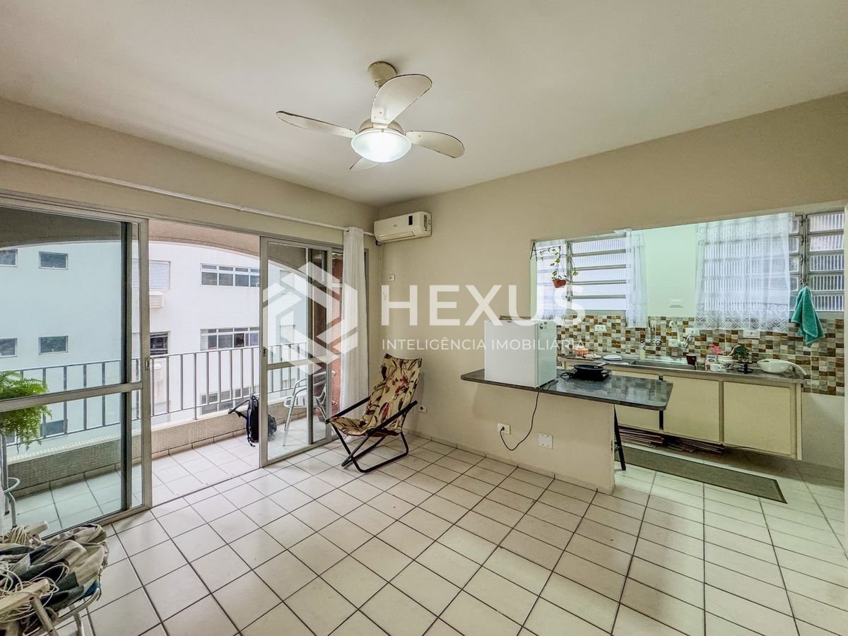 Foto 5 de Apartamento com varanda a 2 quadras da praia na região na Barra Funda nas Pitangueiras, Guarujá