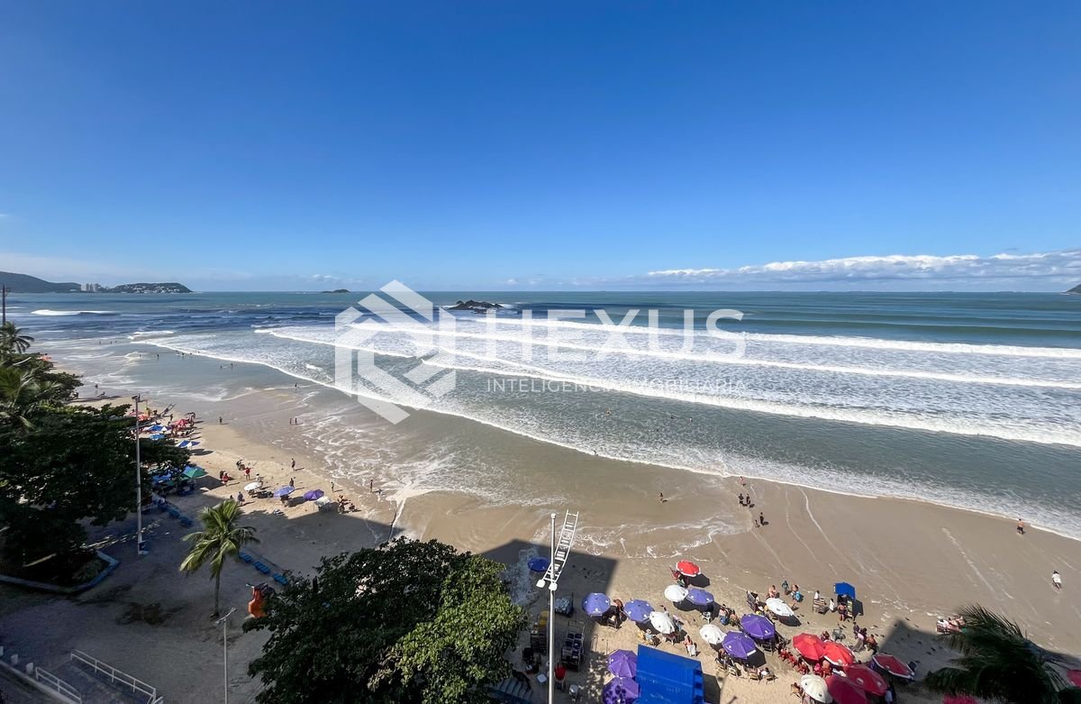 Foto 4 de Apartamento reformado frente mar com varanda vista mar nas Pitangueiras, Guarujá