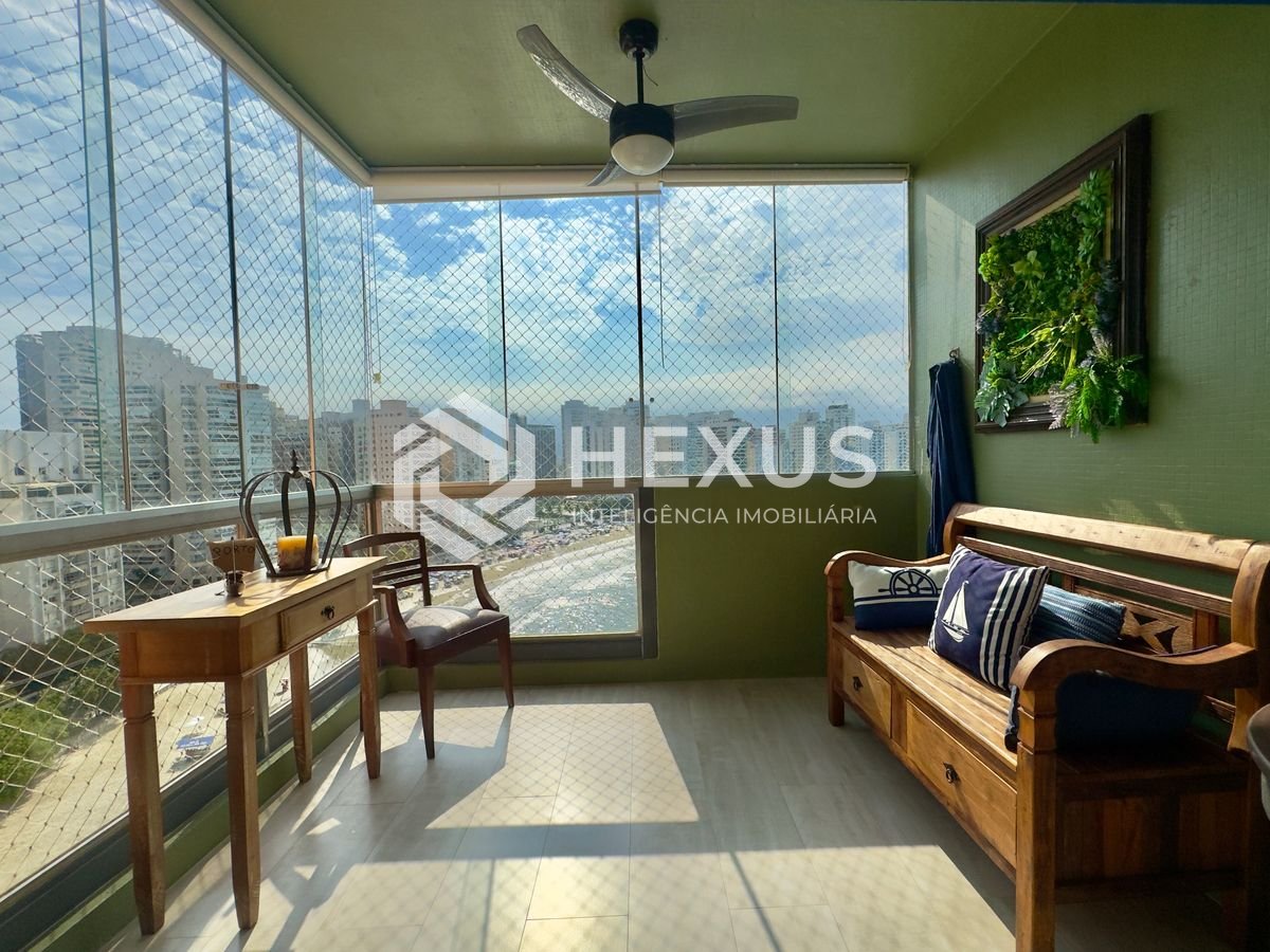 Foto 4 de Apartamento frente mar reformado com varanda vista mar e lazer no Jardim Astúrias, Guarujá