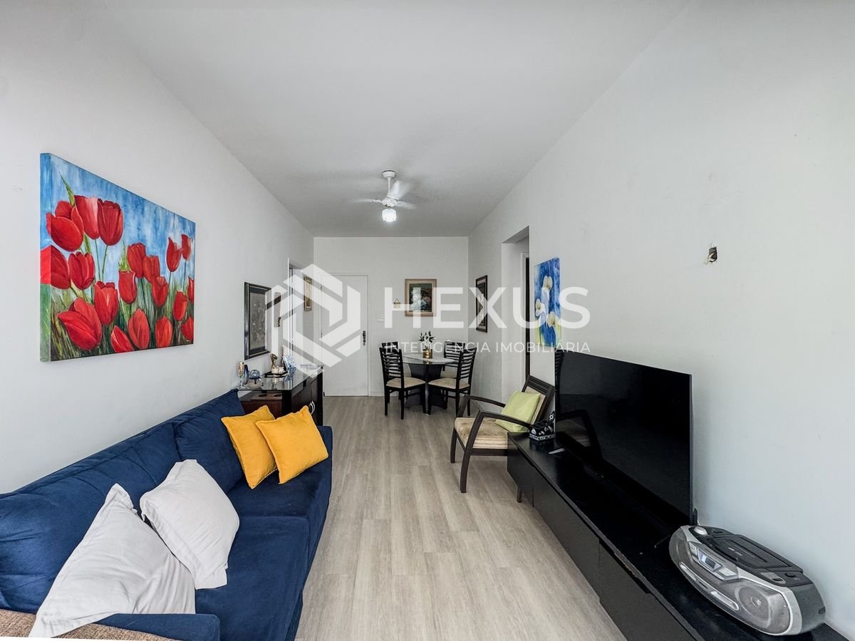 Foto 2 de Apartamento com varanda a 2 quadras da Praia das Astúrias, Guarujá