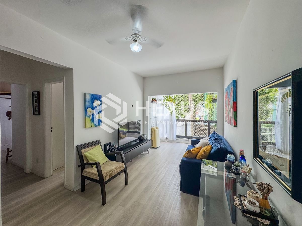 Foto 4 de Apartamento com varanda a 2 quadras da Praia das Astúrias, Guarujá