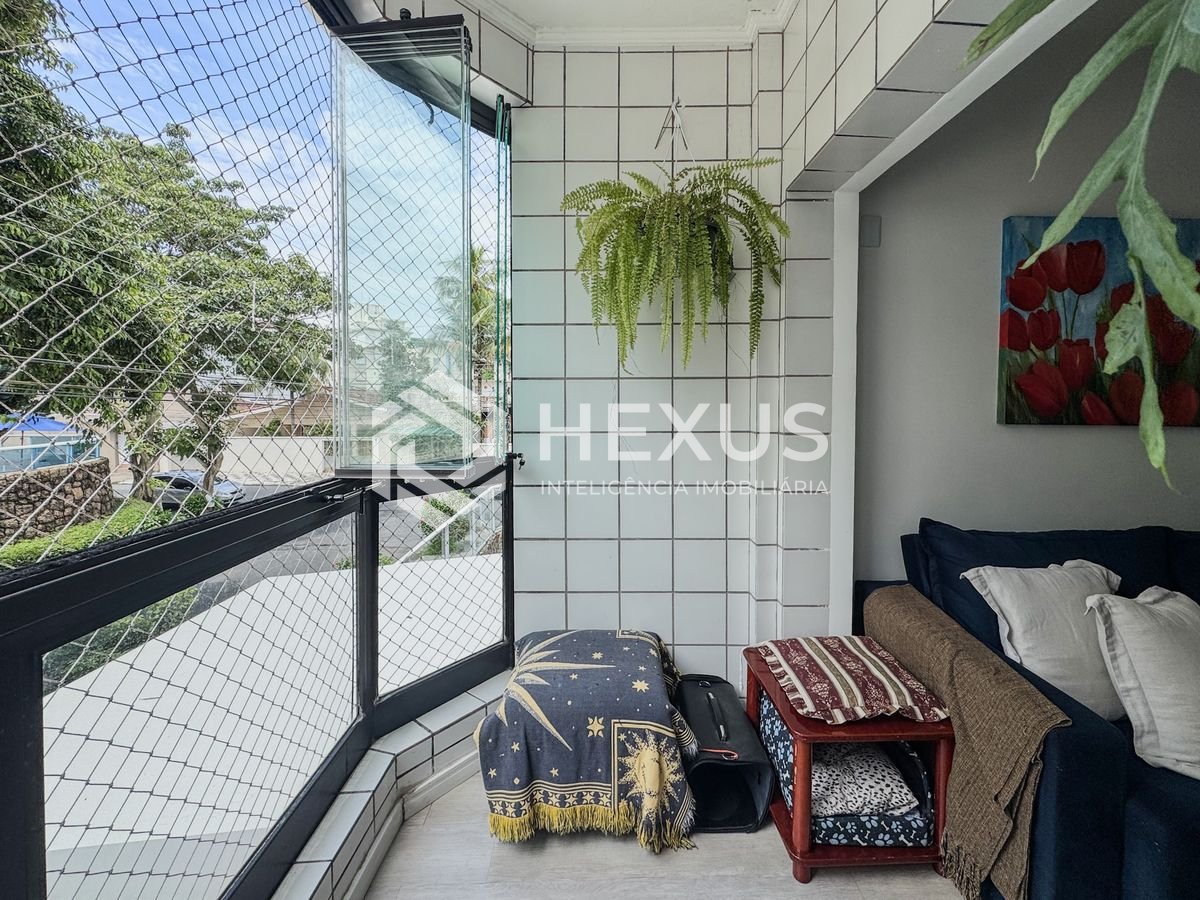 Foto 5 de Apartamento com varanda a 2 quadras da Praia das Astúrias, Guarujá