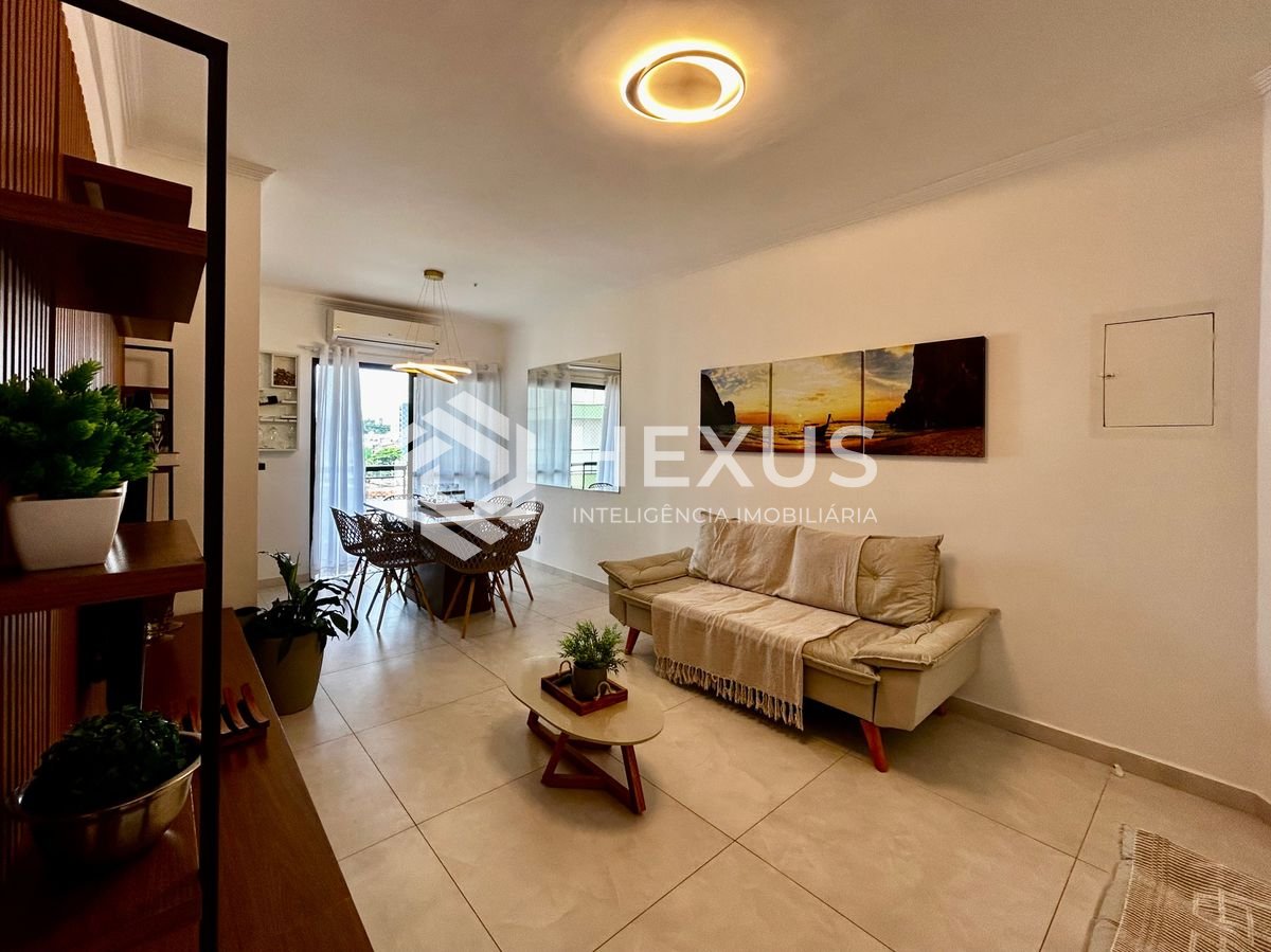 Foto 3 de Apartamento reformado com varanda a 400m da praia na Enseada, Guarujá