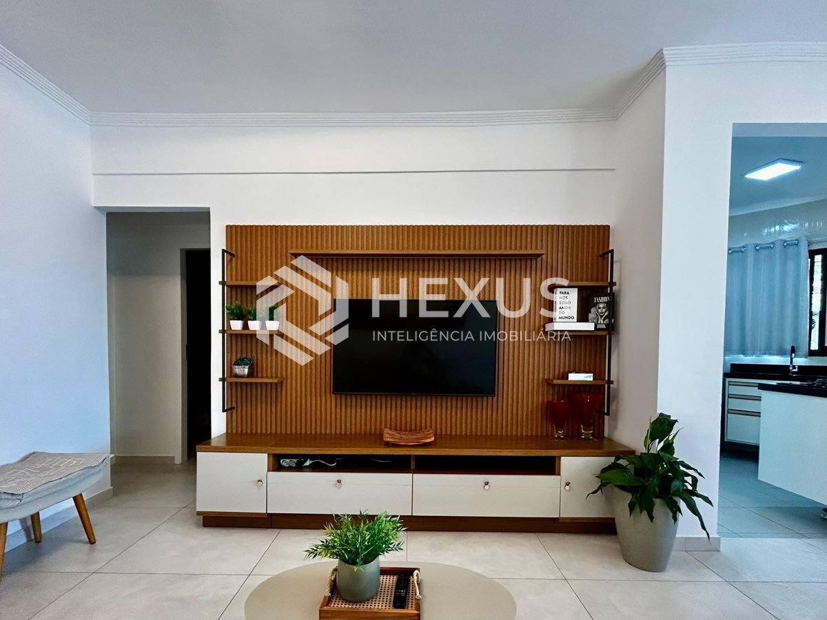 Foto 4 de Apartamento reformado com varanda a 400m da praia na Enseada, Guarujá