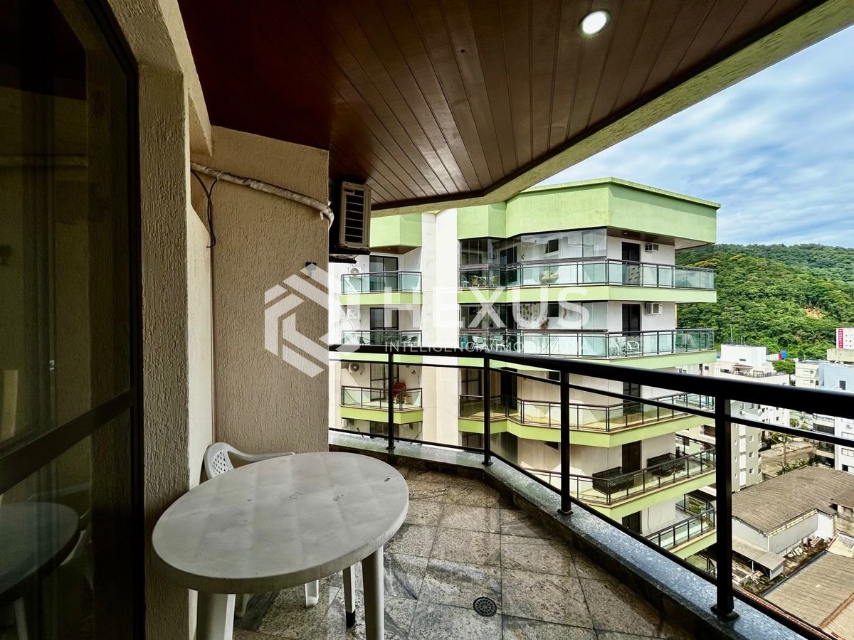 Foto 3 de Apartamento com varanda e lazer na Praia da Enseada, Guarujá