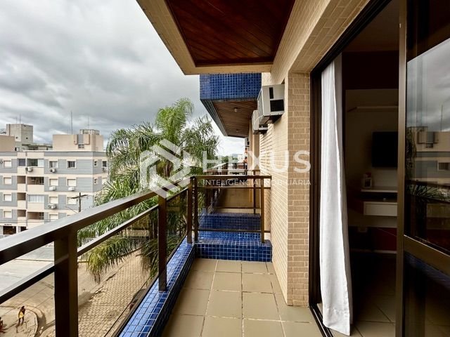 Foto 2 de Apartamento reformado com varanda e lazer na Enseada, Guarujá
