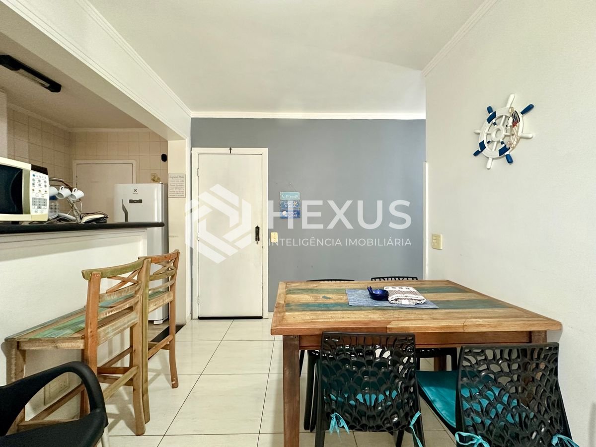 Foto 4 de Apartamento com varanda a 700m da praia na Enseada, Guarujá
