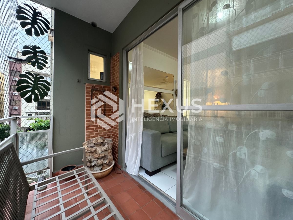 Foto 3 de Apartamento com varanda na Praia da Enseada, Guaruja