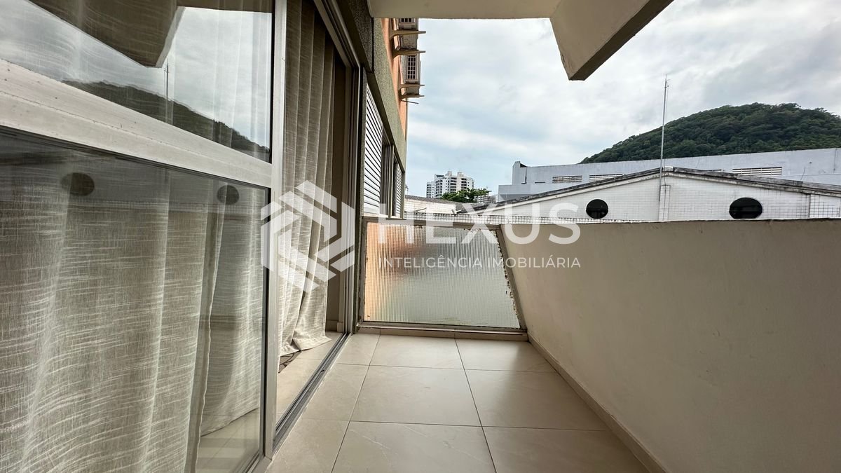 Foto 3 de Apartamento com varanda e lazer na Praia da Enseada, Guaruja