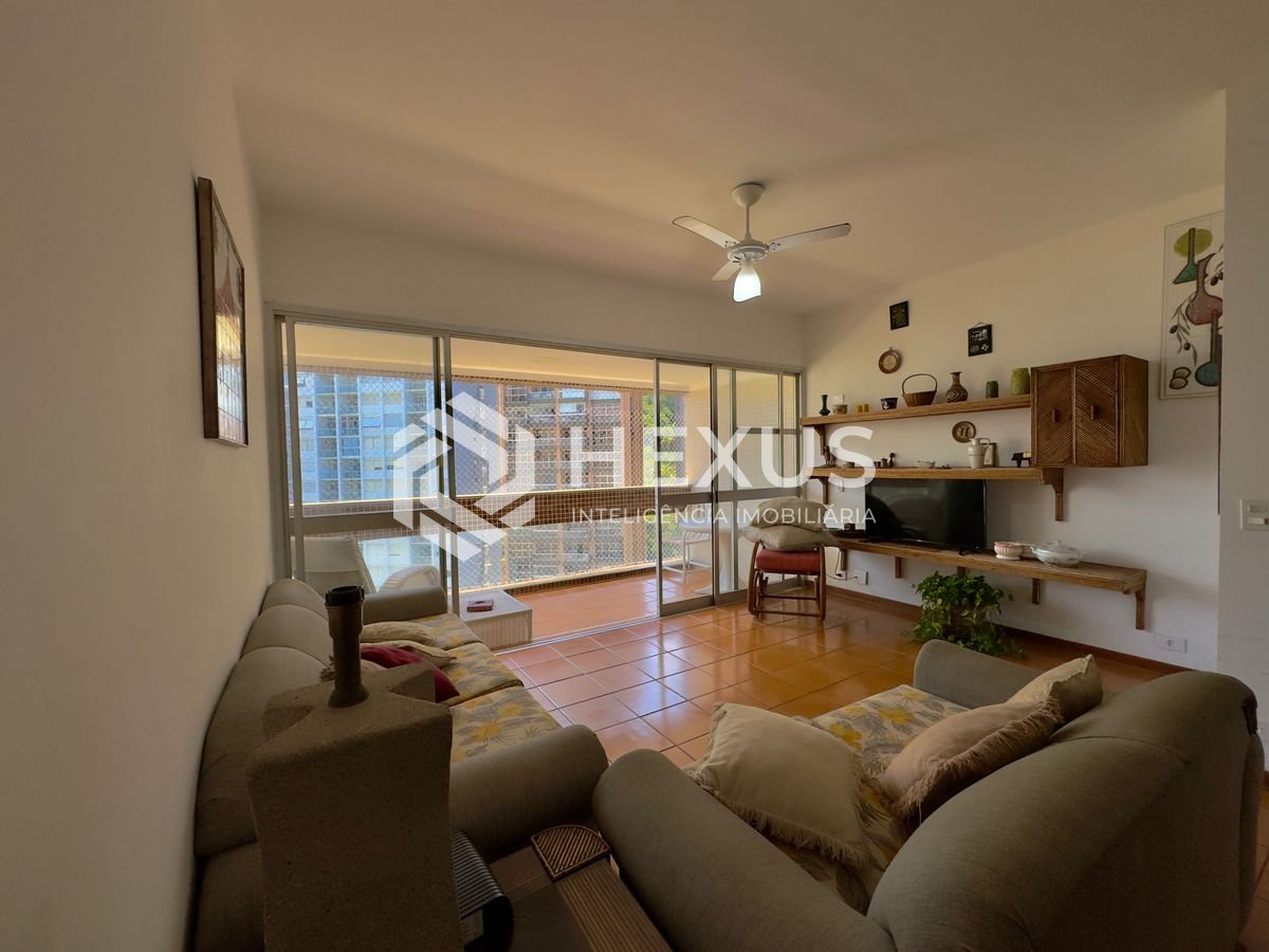 Foto 3 de Apartamento com varanda vista mar e lazer na beira mar da Praia das Pitangueiras, Guaruja