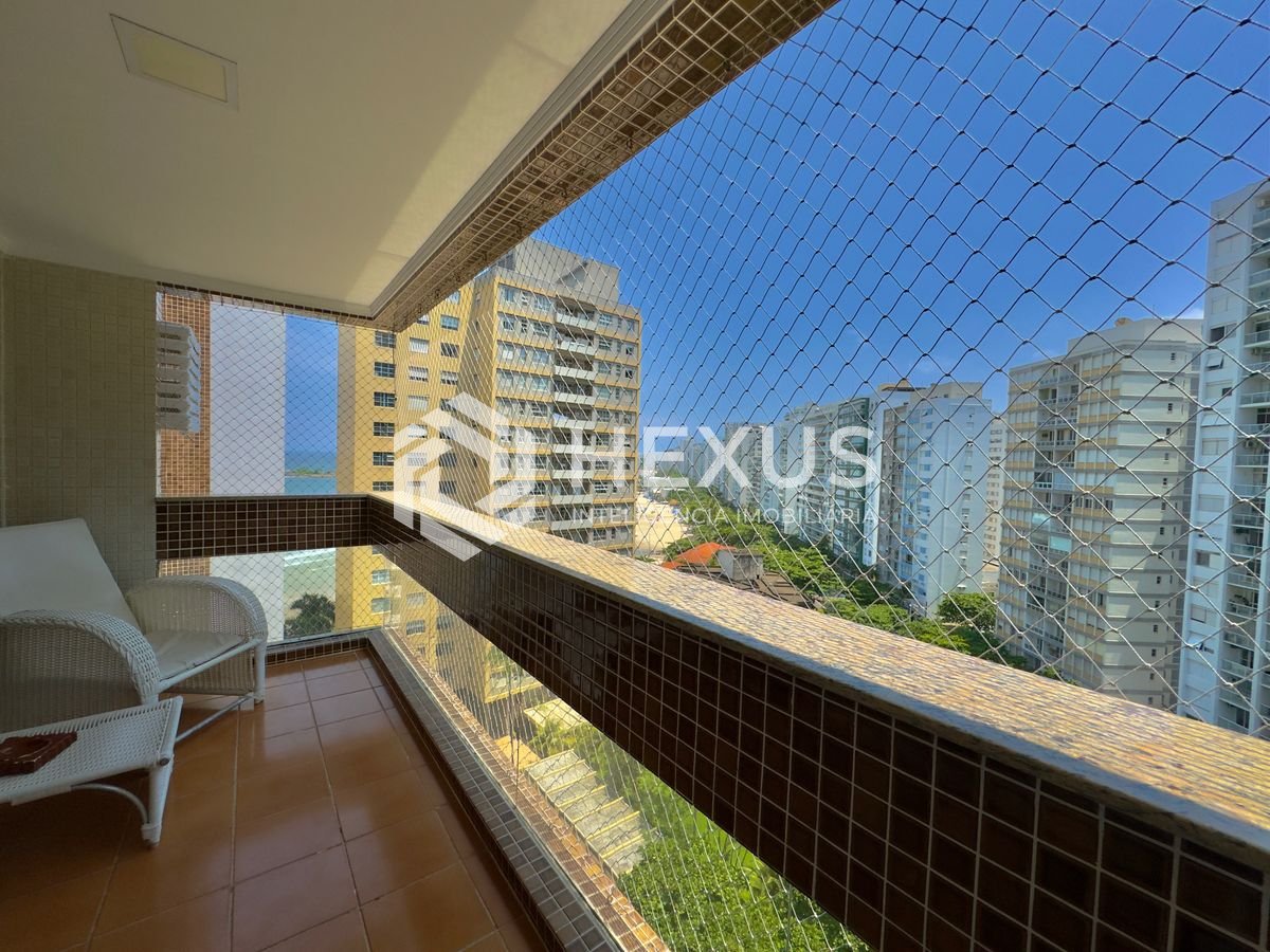 Foto 4 de Apartamento com varanda vista mar e lazer na beira mar da Praia das Pitangueiras, Guaruja