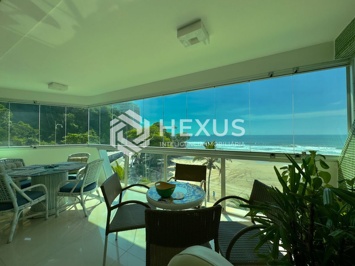 Foto 3 de Apartamento reformado frente ao mar com varanda e lazer na Praia das Asturias, Guaruja