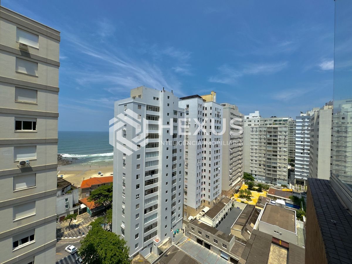 Foto 3 de Apartamento reformado com varanda e lazer na quadra mar da Praia das Pitangueiras à venda, Guarujá-SP.