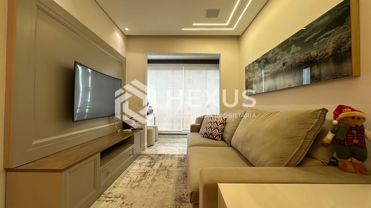 Foto 2 de Apartamento reformado com varanda e lazer na Praia da Enseada, Guaruja